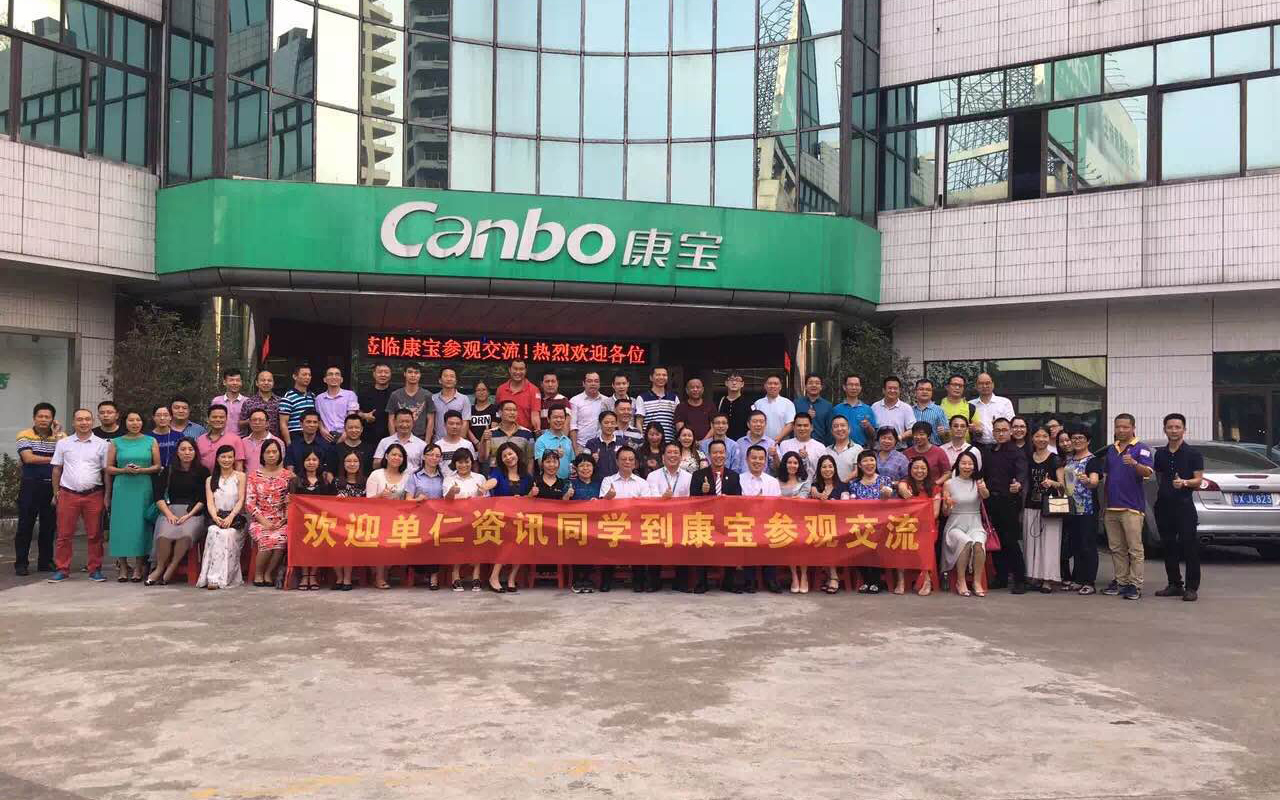 單仁學員及大鐵數(shù)控和康寶銷售經(jīng)理合照